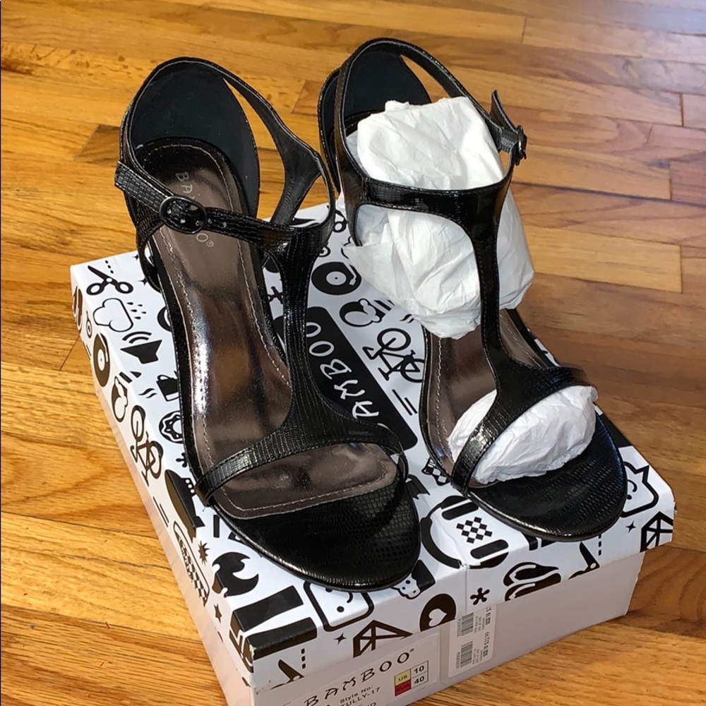 Brand new never worn black heels